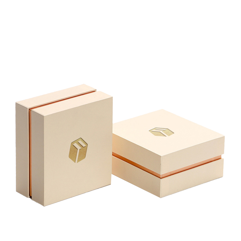 Kakšen je pomen darilne škatle za parfum?