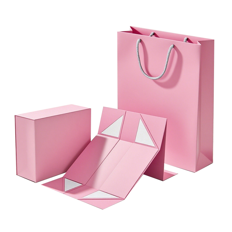 Ali ni darilna škatla za šal obredna čarovnija, ki spremeni mehke šale iz zavitih v razstavljene?