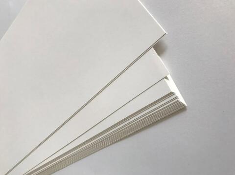 ​Razlika med belim kartonom in belo faciranim kraft papirjem