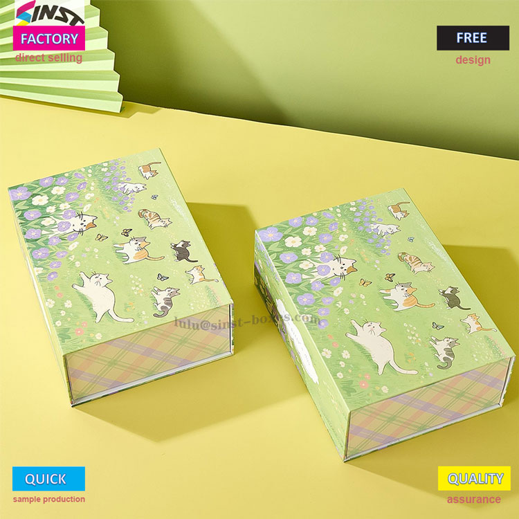 Darilna škatla z obeskom iz plišastega mačka